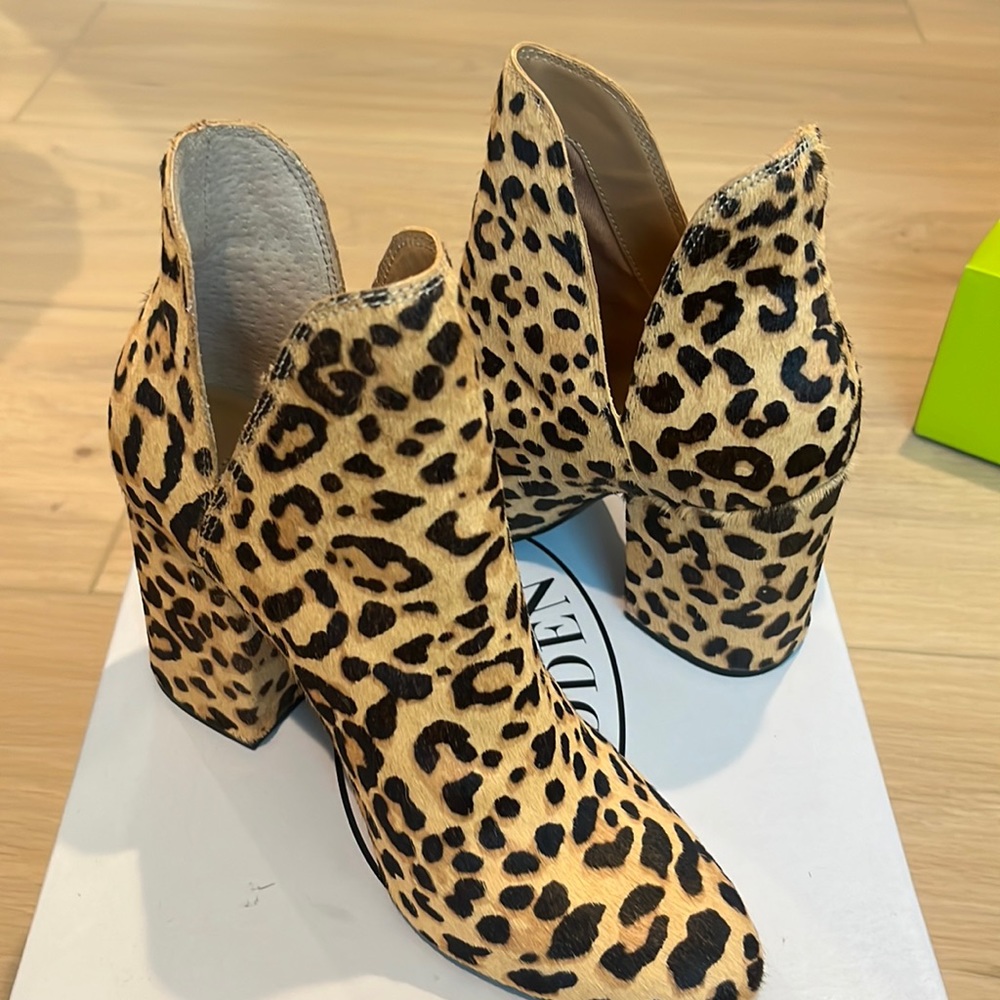 Steve Madden calf hair leopard booties